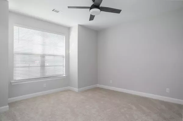 Ooltewah, TN 37363,7005 Mercedes LN