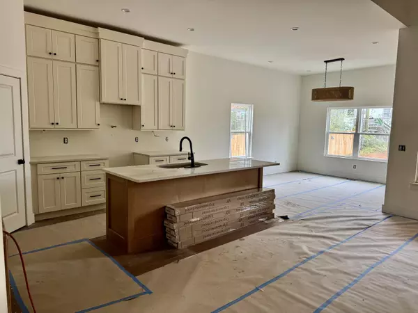 Chattanooga, TN 37415,226 Flora CIR