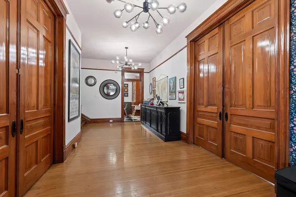 Chattanooga, TN 37403,862 Oak ST