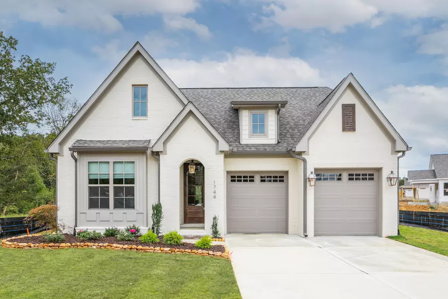 1534 Storyvale LN, Hixson, TN 37343