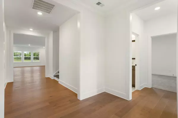 Ooltewah, TN 37363,8746 Knolling LOOP