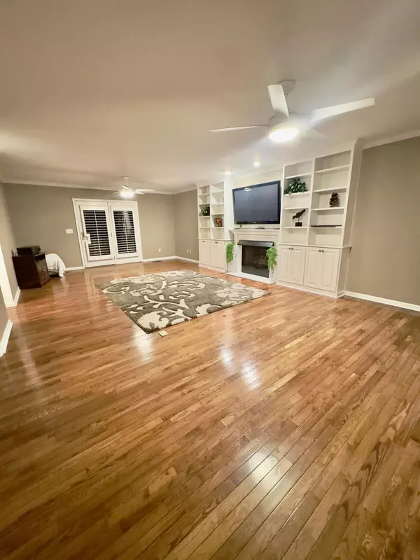 Hixson, TN 37343,8014 Woodstone DR