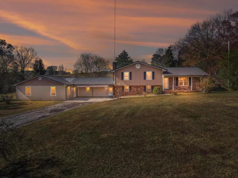 906 Diamond CIR, Lafayette, GA 30728