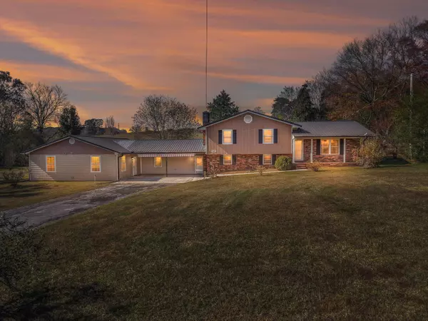 906 Diamond CIR, Lafayette, GA 30728