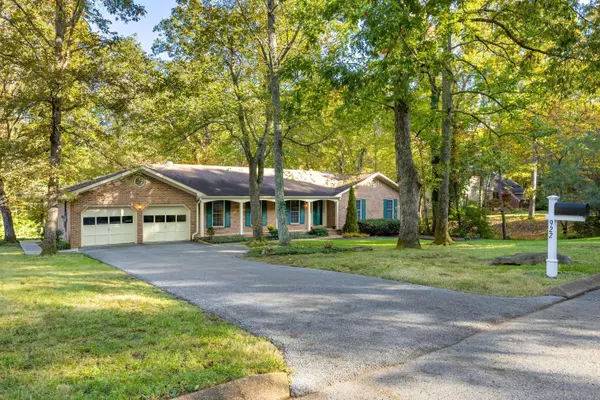 Signal Mountain, TN 37377,922 Arden WAY