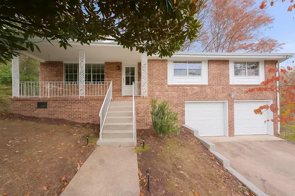 946 Greenhill DR, Rossville, GA 30741