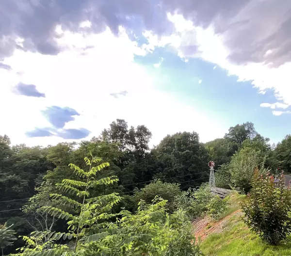 Whitwell, TN 37397,690 Ditch Gap RD