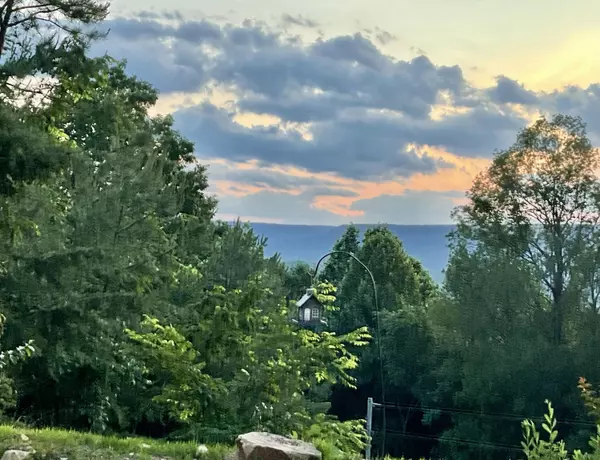 Whitwell, TN 37397,690 Ditch Gap RD