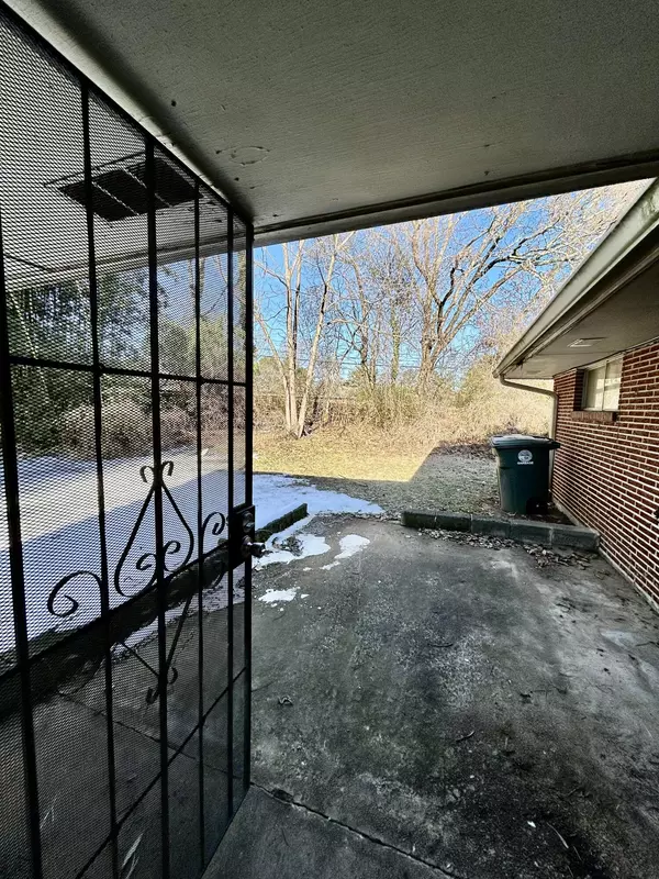 Chattanooga, TN 37416,4715 A/B Murray Lake LN