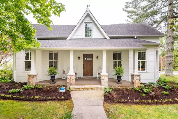 12 Moffat St ST, Monteagle, TN 37356