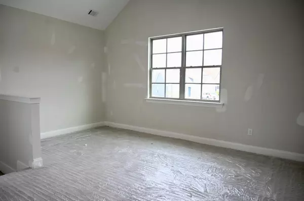 Ooltewah, TN 37363,6945 Mercedes LN