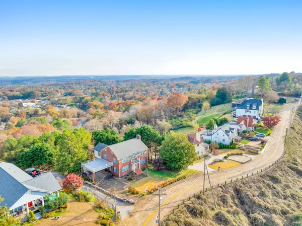 Chattanooga, TN 37404,462 Crest RD