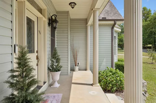 Tellico Plains, TN 37385,246 Akins RD