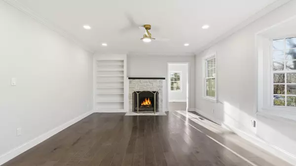 Signal Mountain, TN 37377,928 Ridgeway AVE