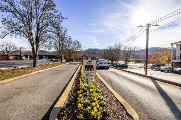 Chattanooga, TN 37405,900 Mountain Creek RD