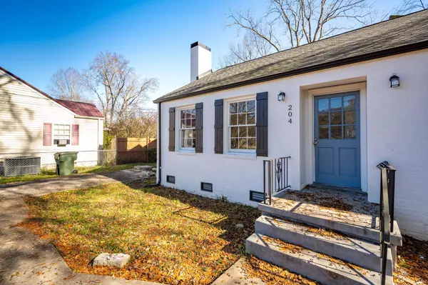 Chattanooga, TN 37411,204 Shawnee TRL