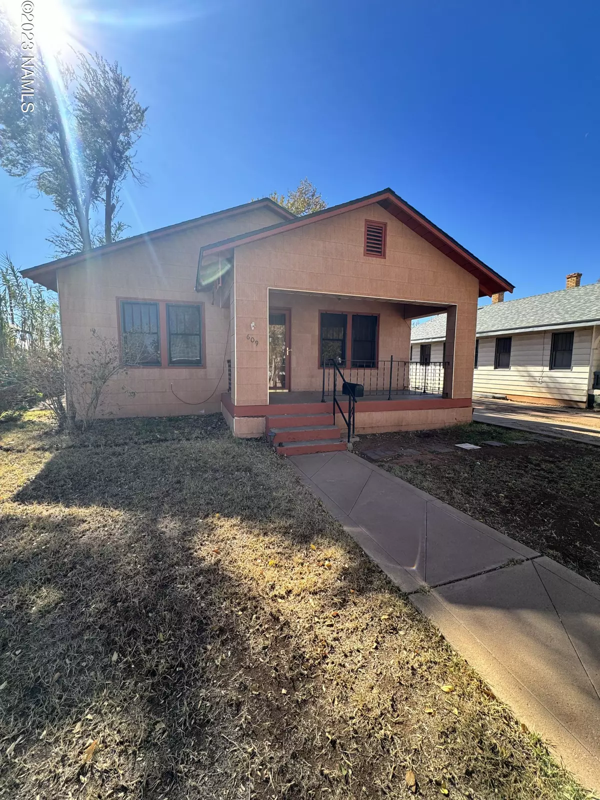 Winslow, AZ 86047,609 W Maple Street