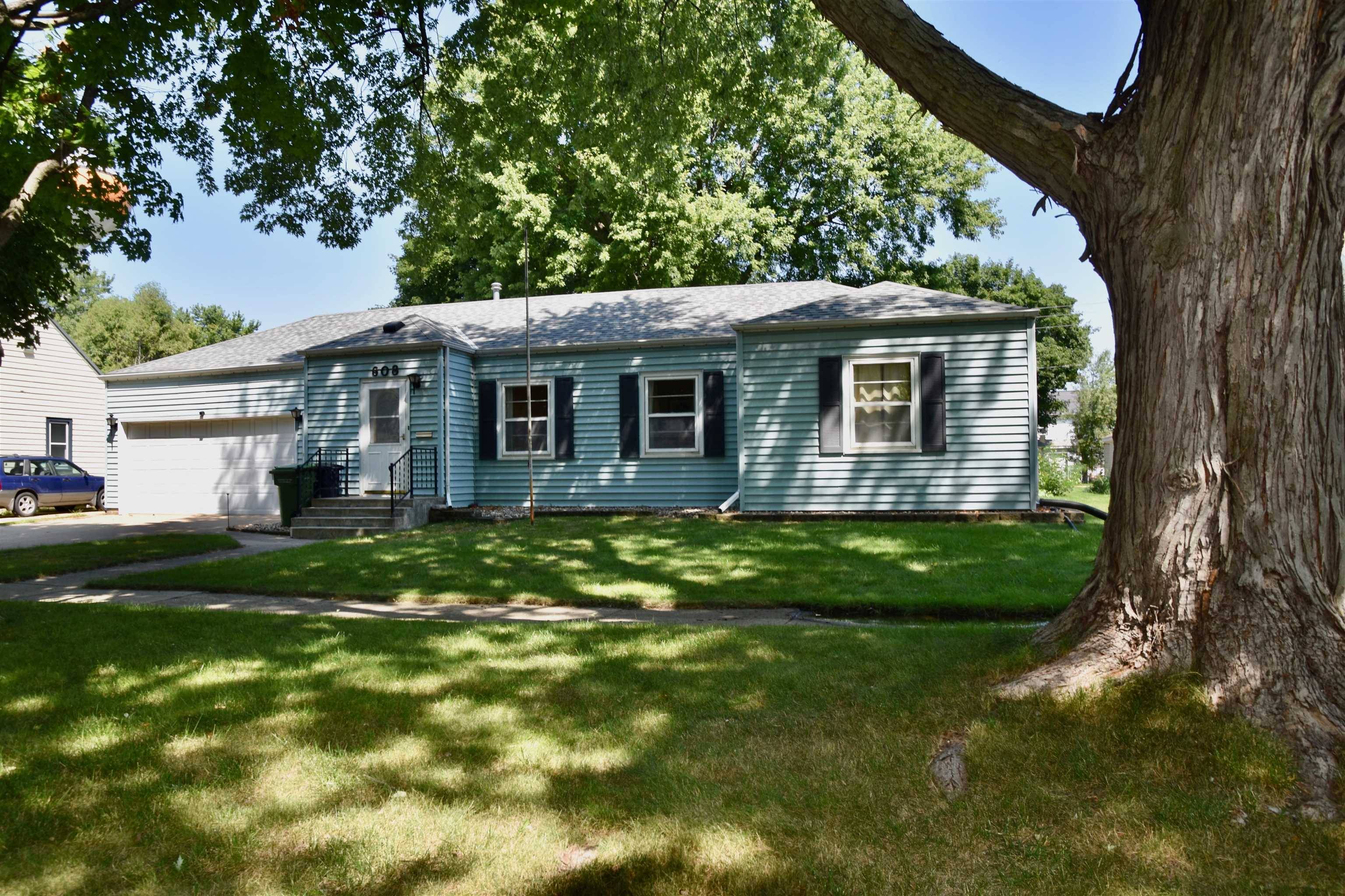 608 3rd St, Sibley, IA 51249