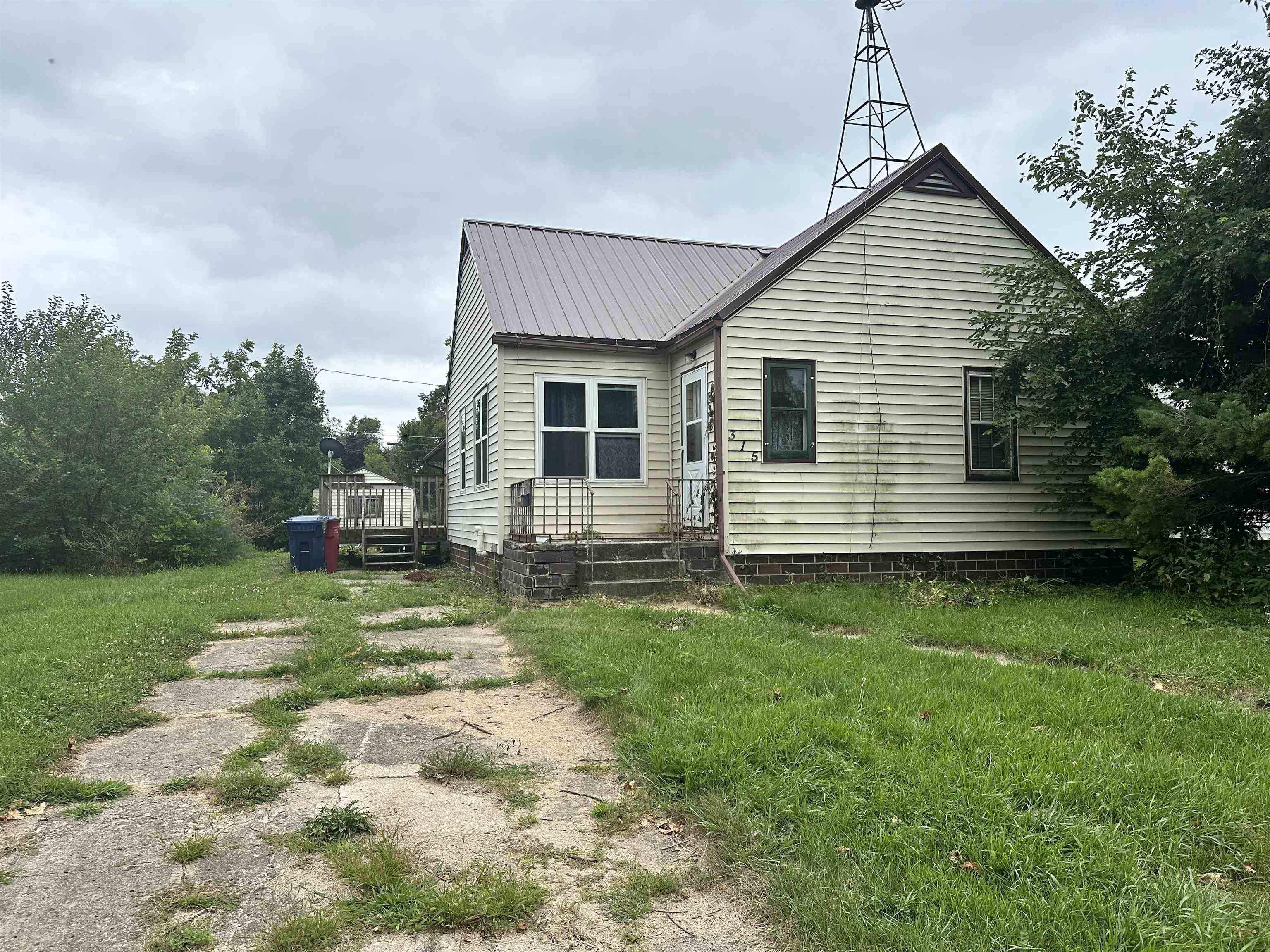 315 Center St, Melvin, IA 51350