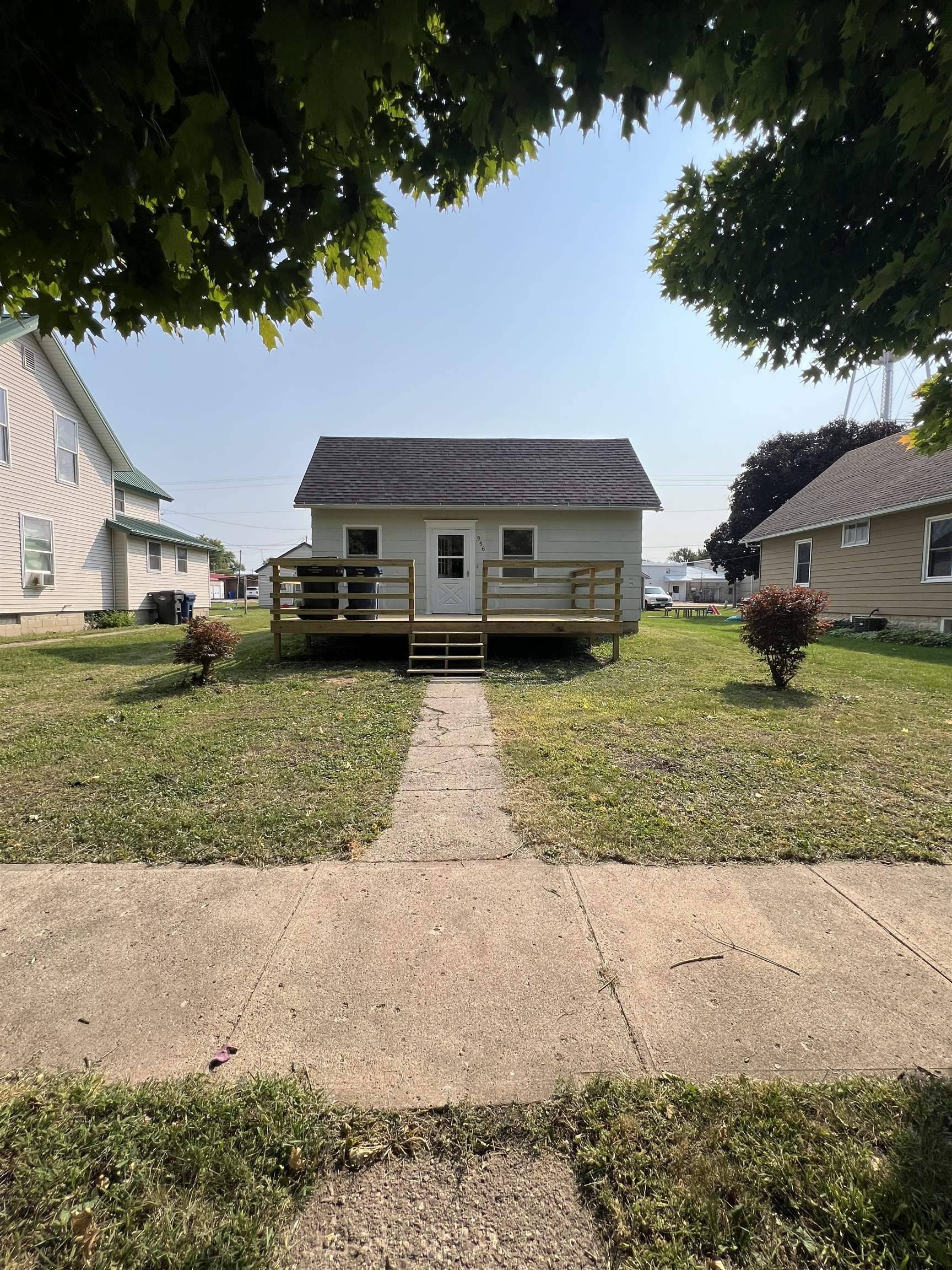956 Cherry St, Ocheyedan, IA 51354