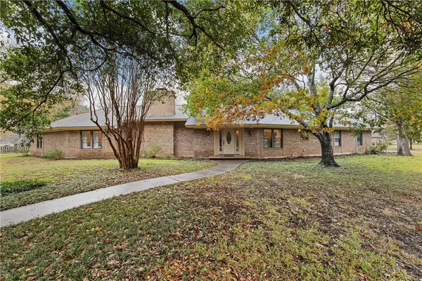 297 Leafy Hollow LN, Mcgregor, TX 76657