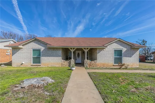 112 Bowie LN, Hewitt, TX 76643