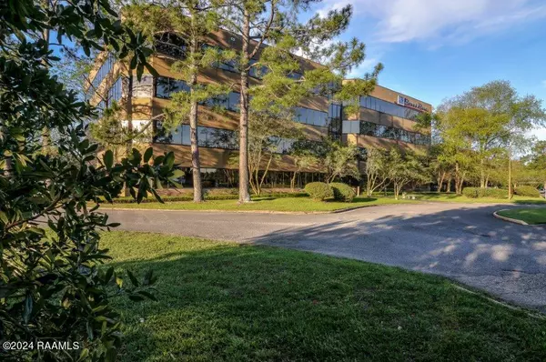 Lafayette, LA 70508,102 Asma BLVD #111