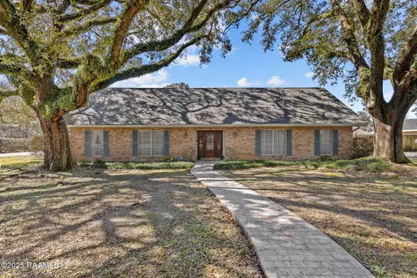 201 Saxon DR, Lafayette, LA 70508