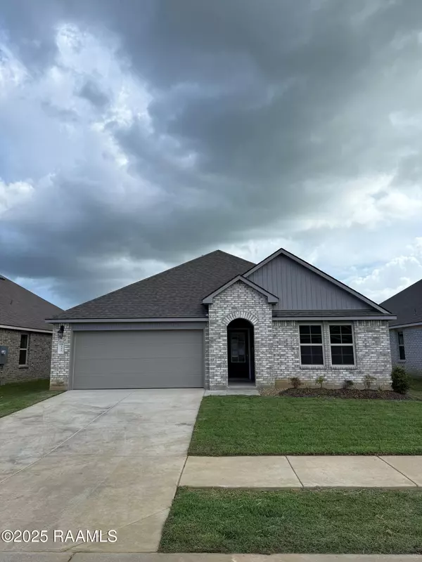 327 Crowne Parc DR, Opelousas, LA 70570
