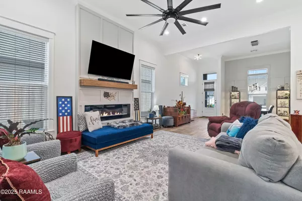 Broussard, LA 70518,118 Lakes Edge DR
