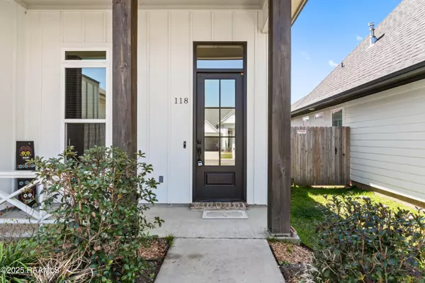 Broussard, LA 70518,118 Lakes Edge DR