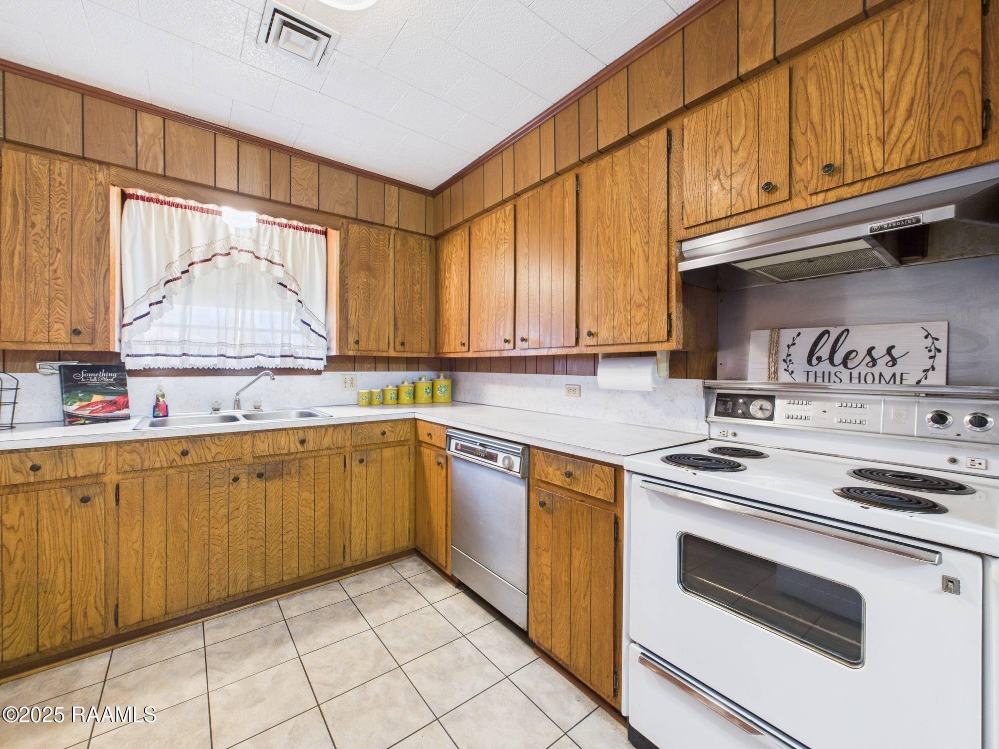 Breaux Bridge, LA 70517,250 Brick ST