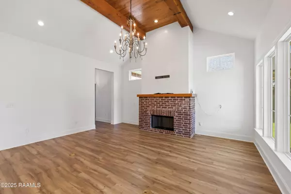 303 Canary Palm WAY Youngsville, LA 70592