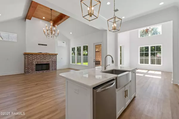 303 Canary Palm WAY Youngsville, LA 70592