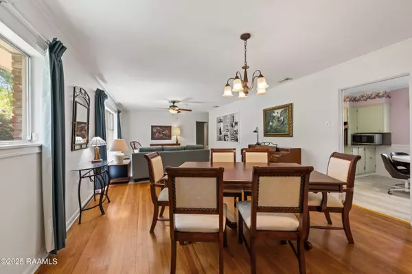 Lafayette, LA 70506,300 W Saint Louis ST