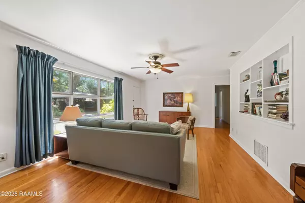 Lafayette, LA 70506,300 W Saint Louis ST