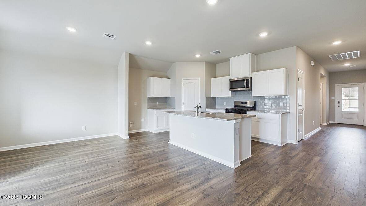 Broussard, LA 70518,120 Lake Ridge DR