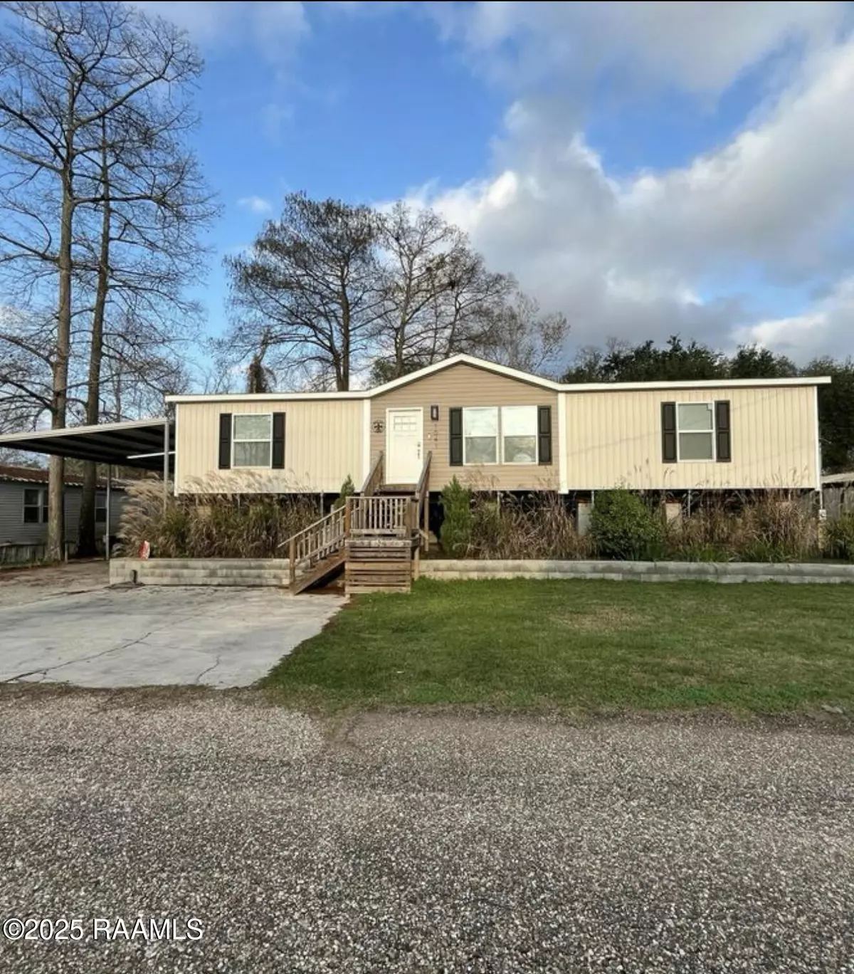 Breaux Bridge, LA 70517,1041 Jean Lafitte ST