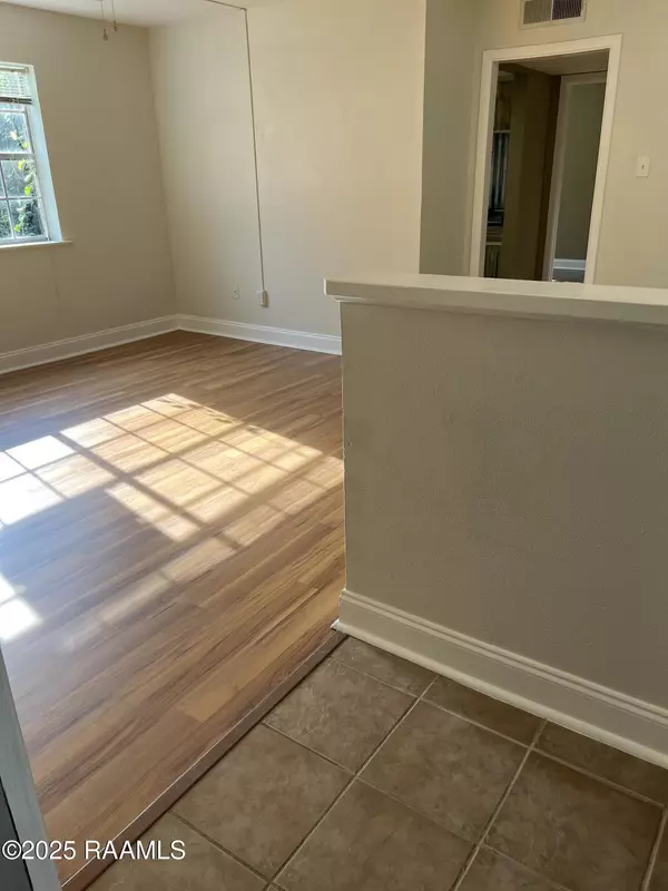 Lafayette, LA 70503,3121 Johnston ST #143