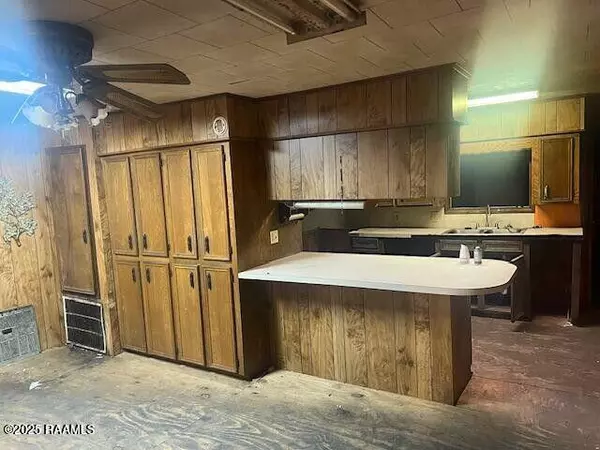 Jennings, LA 70546,806 Clara ST