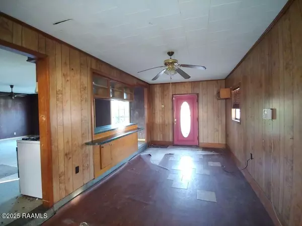 New Iberia, LA 70560,802 Myrtis ST