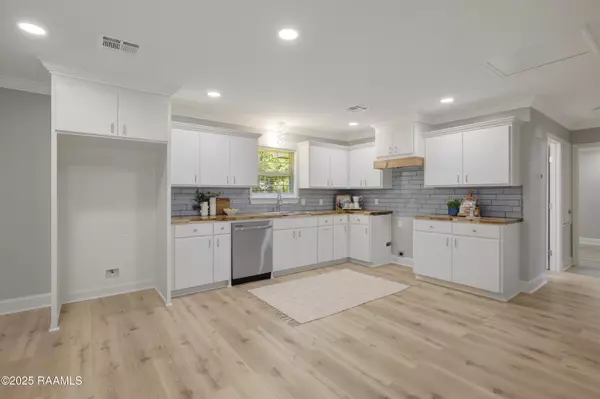 Scott, LA 70583,749 J L DR