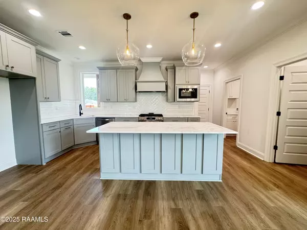 Broussard, LA 70518,114 Fountain Meadow DR