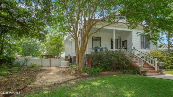New Iberia, LA 70560,122 Lee ST