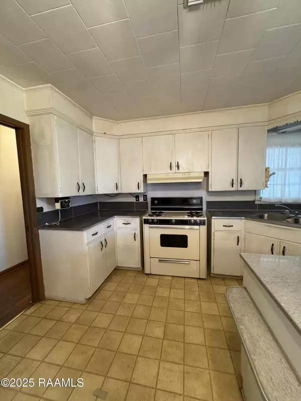 Arnaudville, LA 70512,587 Main ST