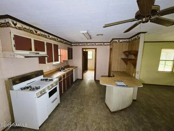 Eunice, LA 70535,1716 Woodstone RD