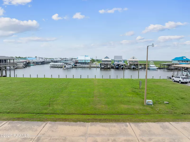 127 Joseph C DR, Cypremort Point, LA 70538