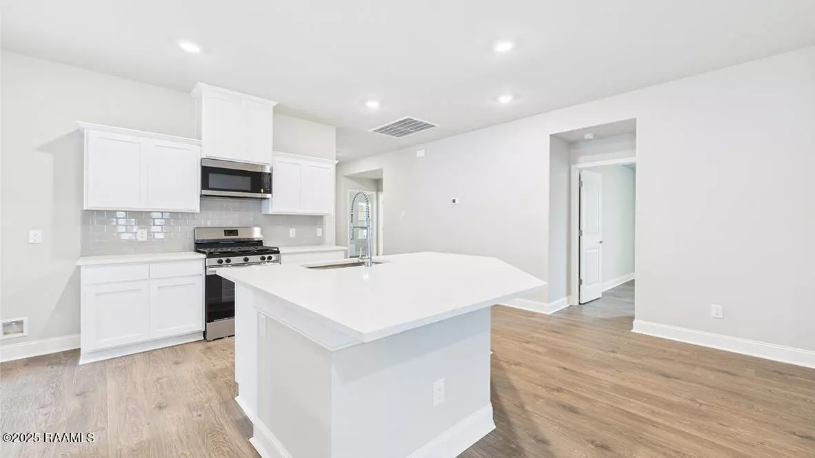 Broussard, LA 70518,108 Harvest Falls DR