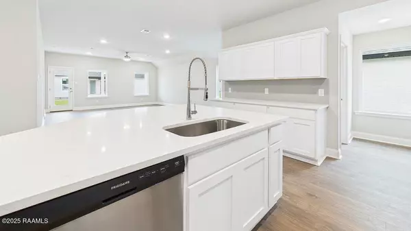 Broussard, LA 70518,108 Harvest Falls DR