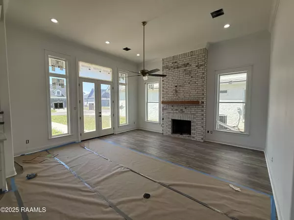 Broussard, LA 70518,139 Lakes Edge DR